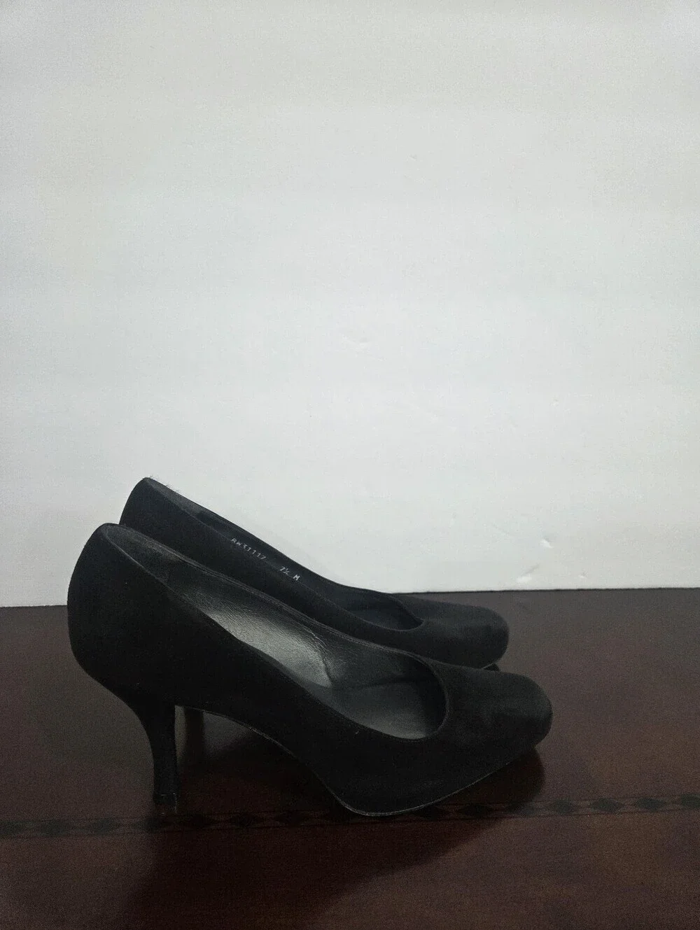 Stuart Weitzman Classic Black Suede Women's High Heel Pumps Sz.7.5